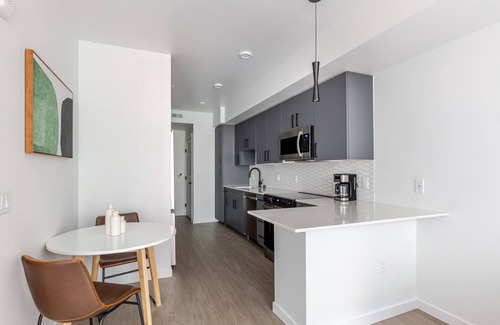 Redmond Apartment | Blueground | Redmond, pool & AC, nr park