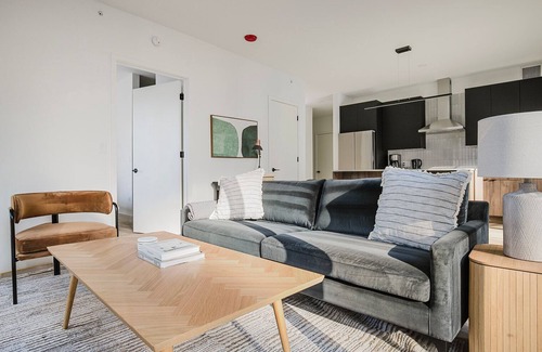 Streeterville Apartment | Blueground | River North, balcony & pool, nr Pier