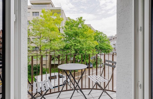 Sihlfeld Apartment | Blueground | Sihlfeld, balcony, nr Zürich Zoo