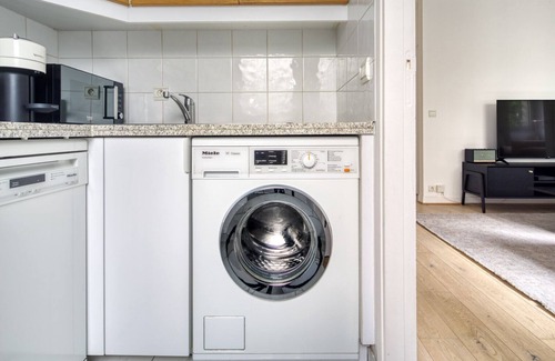 Passy Apartment | Blueground | Trocadero, intercom, nr Passy Plaza