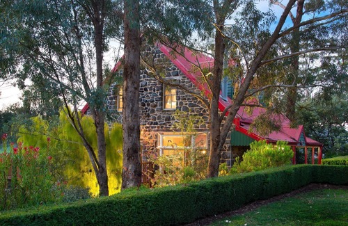 Hepburn House | Discover Bluegums Retreat: Ideal for Families and Friends