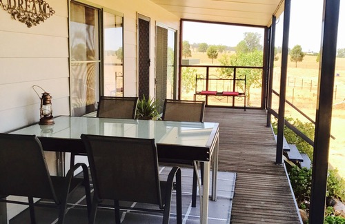 Bective Cottage | Tranquil BlueHaven Retreat: Guest Rated 10/10, Family-Friendly