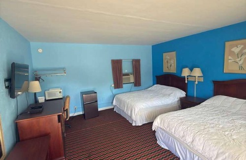 Ironto Hotel | Cozy OYO Hotel Salem-Roanoke I-81 with Family Amenities
