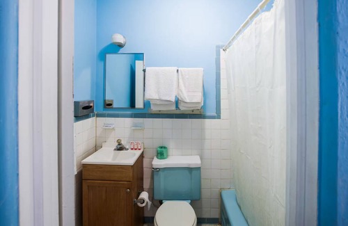 Ironto Hotel | Cozy OYO Hotel Salem-Roanoke I-81 with Family Amenities