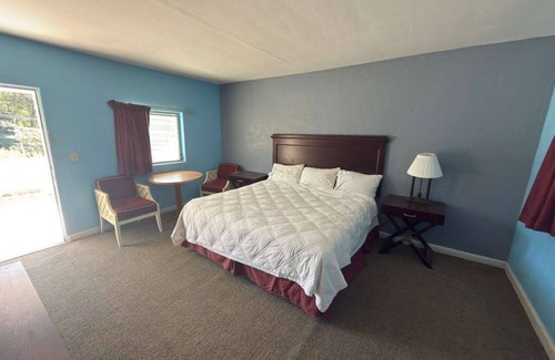 Ironto Hotel | Cozy OYO Hotel Salem-Roanoke I-81 with Family Amenities