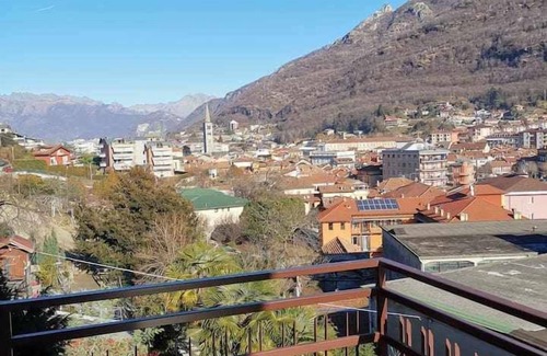 Omegna Apartment | Family-Friendly Bluelake Apartment 2 in Omegna