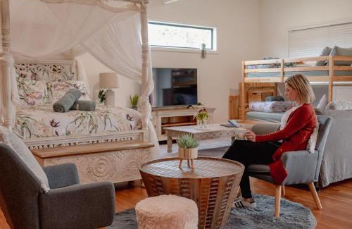 Metung House | Bluelake Cottage Metung: Pet-Friendly Retreat with High Ratings
