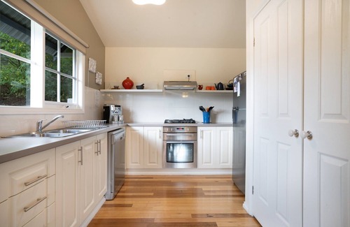 Bright Ski Chalet | BlueMill Escape: Family-Friendly Retreat with Pet Amenities