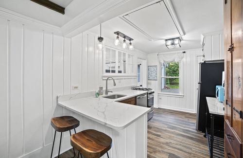 Bluemont Cottage | Unwind at Bluemont Escape: Hot Tub & Trails Nearby