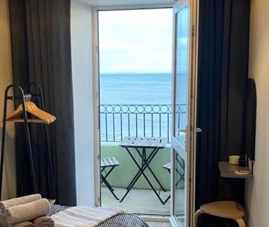 Newcastle Apartment | BlueSeaView Apartment: Breathtaking Oceanfront Retreat