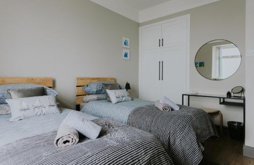 Newcastle Apartment | BlueSeaView Apartment: Breathtaking Oceanfront Retreat