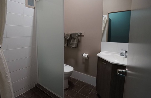 Tennant Creek Hotel | Relax at Bluestone Motor Inn with Pool and Family Dining