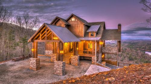 Blue Ridge House | Relaxing Retreat at BLUESTONE with Spa and Hot Tub