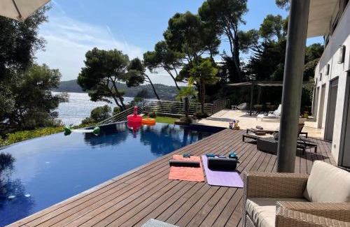 Llafranc Villa | Oceanfront Blueview Villa with Pool and Pet-Friendly Perks