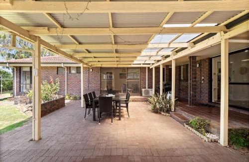 Broadwater House | Discover Bluewater Retreat: Pet and Child-Friendly Haven