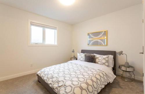 Kensington House | Cozy Bluewaters Ensuite Rooms with Kitchen & Child-Friendly Space