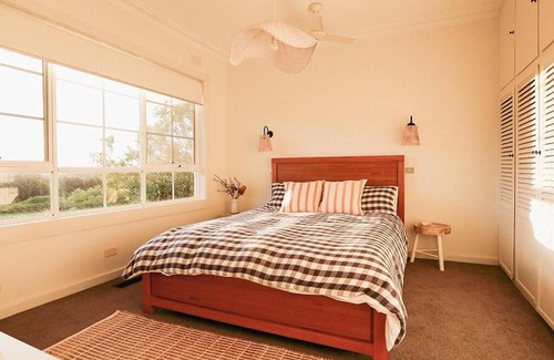 Warrnambool House | Bluey Hotel: Pet Friendly & Family-Friendly Retreat