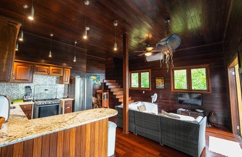 Bocas del Toro House | Bluff Beachfront Getaway: Pet & Child Friendly Retreat