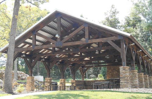 Kimberling City Cabin | Lake Cabin Retreat with 2 Masters & Relaxing Hot Tub