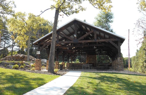 Kimberling City Cabin | Lake Cabin Retreat with 2 Masters & Relaxing Hot Tub