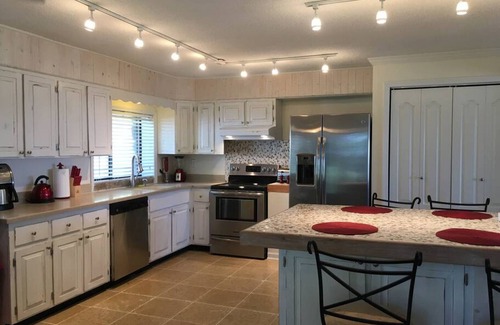 Monteagle House | Bluff House: Private Retreat with Pool & Spectacular Views