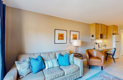 South Beach Hotel | Bluff Villas 1799: Family-Friendly Stay with Pool Access