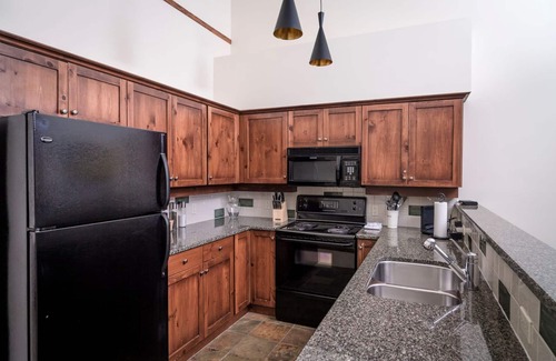 Nordic Estates Ski Chalet | BLUFFS 6: Ski-In/Out Townhouse with Hot Tub & Scenic Views