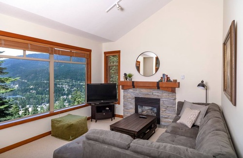 Nordic Estates Ski Chalet | BLUFFS 6: Ski-In/Out Townhouse with Hot Tub & Scenic Views