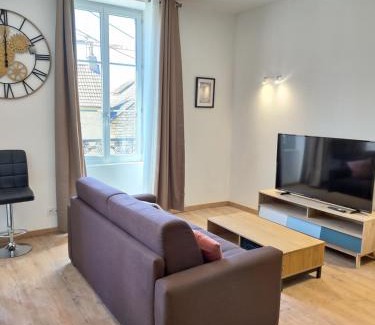 Brive-la-Gaillarde Apartment | Blum Hotel: Pet Friendly Getaway with Pool and Dining