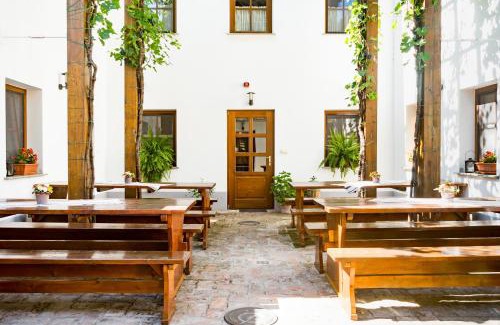 Villany House | Blum Pince - Borozó Vendégház: Family-Friendly Retreat