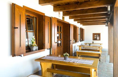 Villany House | Blum Pince - Borozó Vendégház: Family-Friendly Retreat