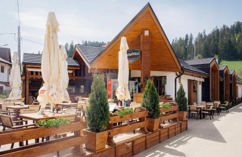Gura Humorului House | Blumenhof Bucovina: 4-Star Escape with Hot Tub & Breakfast