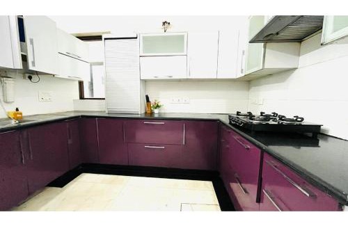 Greater Kailash Apartment | Pet-Friendly BluO 2BHK with Balcony & Parking – Rated 9/10
