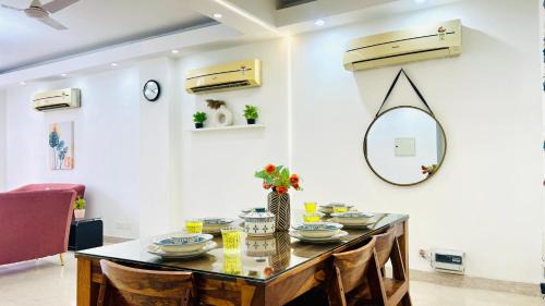 Green Park Apartment | Comfortable 3BHK BluO with Terrace Garden in Safdarjung