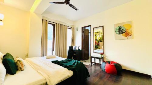 Green Park Apartment | Inviting BluO Classic Studio - Family-Friendly in Hauz Khas