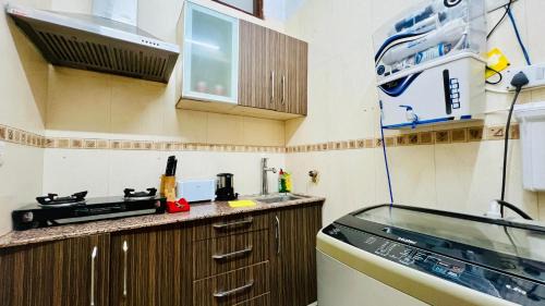 Green Park Apartment | Inviting BluO Classic Studio - Family-Friendly in Hauz Khas