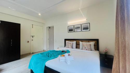 New Town Apartment | Cozy BluO Lake View Studio with Terrace Garden & Gym