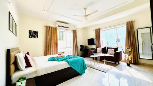 New Town Apartment | Cozy BluO Lake View Studio with Terrace Garden & Gym