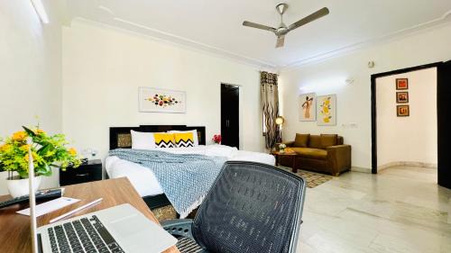 Defence Colony Apartment | Pet-Friendly BluO Studio in Defence Colony with Kitchen