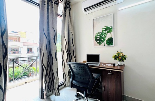 Defence Colony Apartment | Pet-Friendly BluO Cozy Studio in Defence Colony