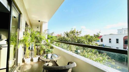 DLF Phase 3 Hotel | Stylish BluO Studio2 in DLF Cybercity with Pool & Gym