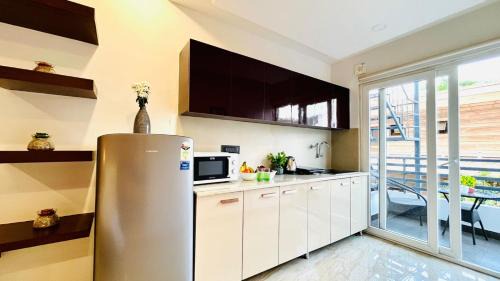DLF Phase 3 Hotel | Stylish BluO Studio2 in DLF Cybercity with Pool & Gym
