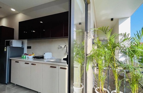 DLF Phase 3 Hotel | Modern BluO Studio3 in DLF CyberCity with Balcony & Gym