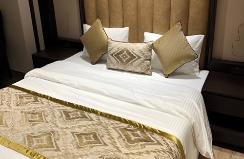 Ranjit Avenue Hotel | Top-Rated BluSalzz Residence Amritsar with Pool & Dining