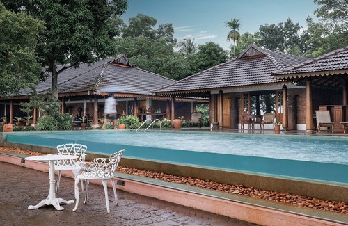 Muhamma House | Discover BluSalzz Villa with Pool & Lake Views in Alleppey