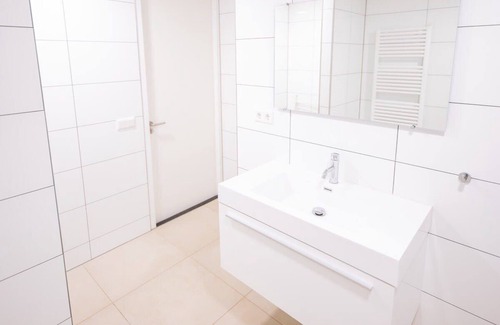 De Bilt Apartment | Inviting 2 Bed Serviced Apartment with Kitchen & Family-Friendly