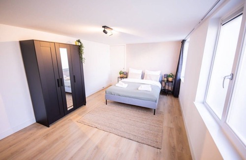 De Bilt Apartment | Inviting 2 Bed Serviced Apartment with Kitchen & Family-Friendly