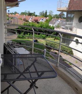 Bredene Apartment | Oceanfront Bliss at Blutsyde Promenade Encanto - 4 Stars