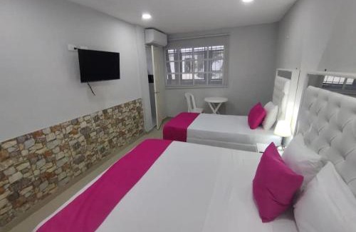 Marbella Cabin | Cozy Lodge Room by the Sea with Pool and WiFi Access