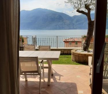 Magugnago House | Indulge in Appartamento DELUXE 2 with Hot Tub & Lake Views